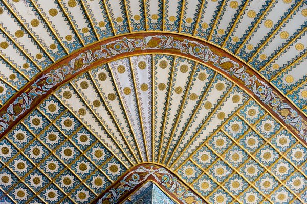 What Are the Best Window Dressing Options for a Home with Smart Glass?